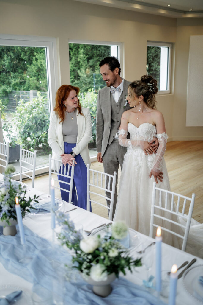 Hochzeitsplanerin Emili bei der Planung einer Hochzeit in Düsseldorf